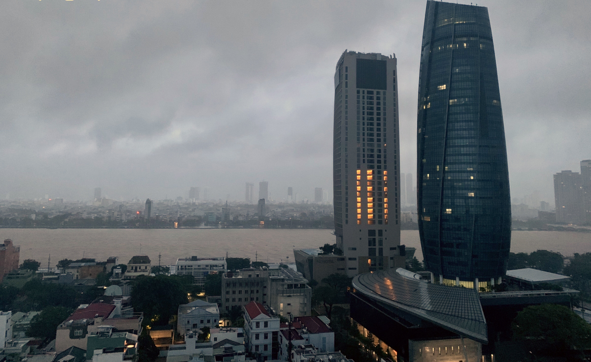 Cập nhật liên tục: Bão số 9 chuẩn bị đổ bộ vào đất liền, nhiều nơi mưa gió đang mạnh dần lên
